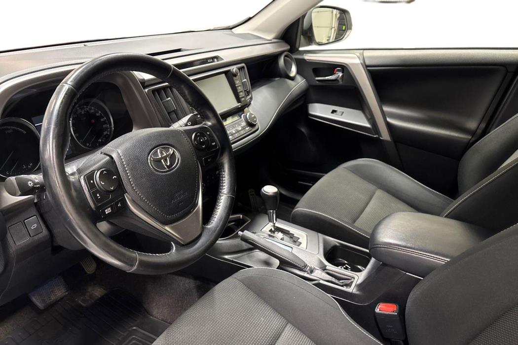 TOYOTA RAV4 2018