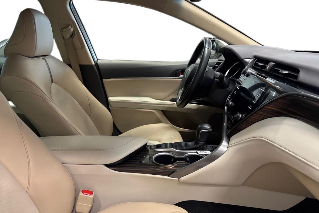 Toyota Camry 2019