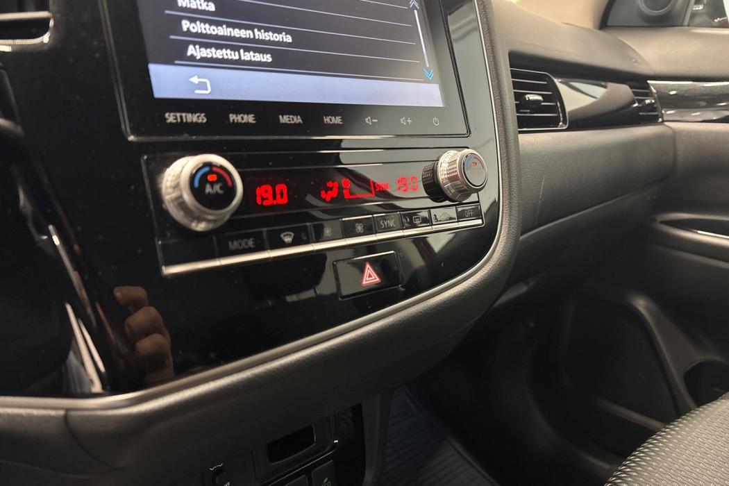 MITSUBISHI Outlander PHEV 2020