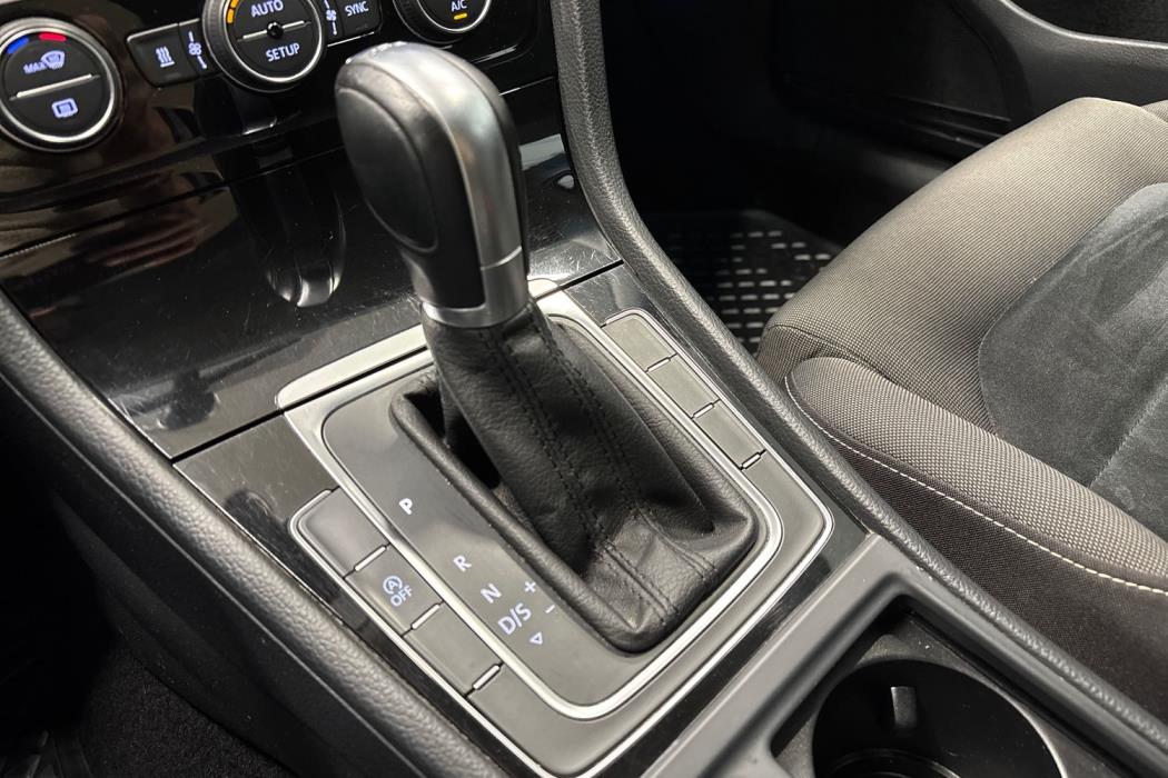 VOLKSWAGEN GOLF 2014