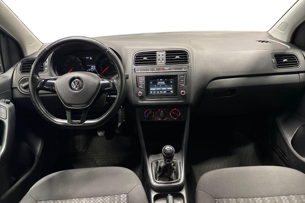 VOLKSWAGEN POLO 2016