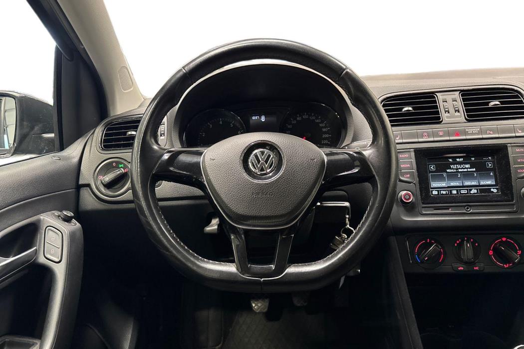 VOLKSWAGEN POLO 2016