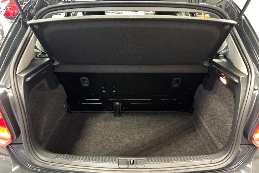 VOLKSWAGEN POLO 2016