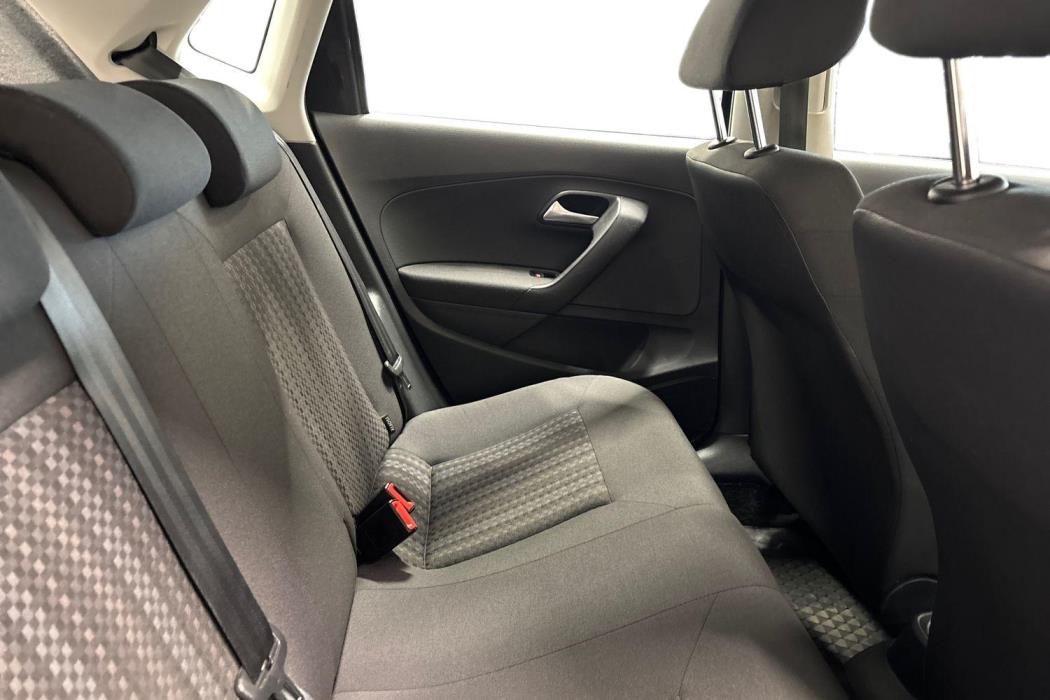 VOLKSWAGEN POLO 2016