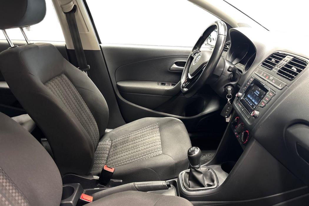 VOLKSWAGEN POLO 2016