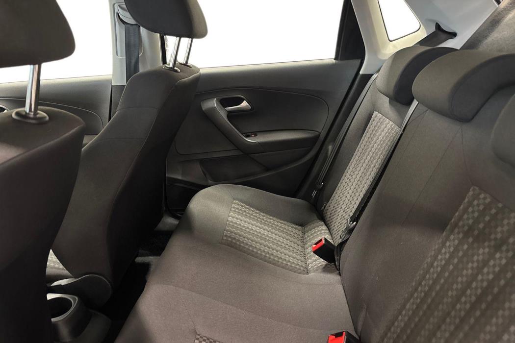 VOLKSWAGEN POLO 2016
