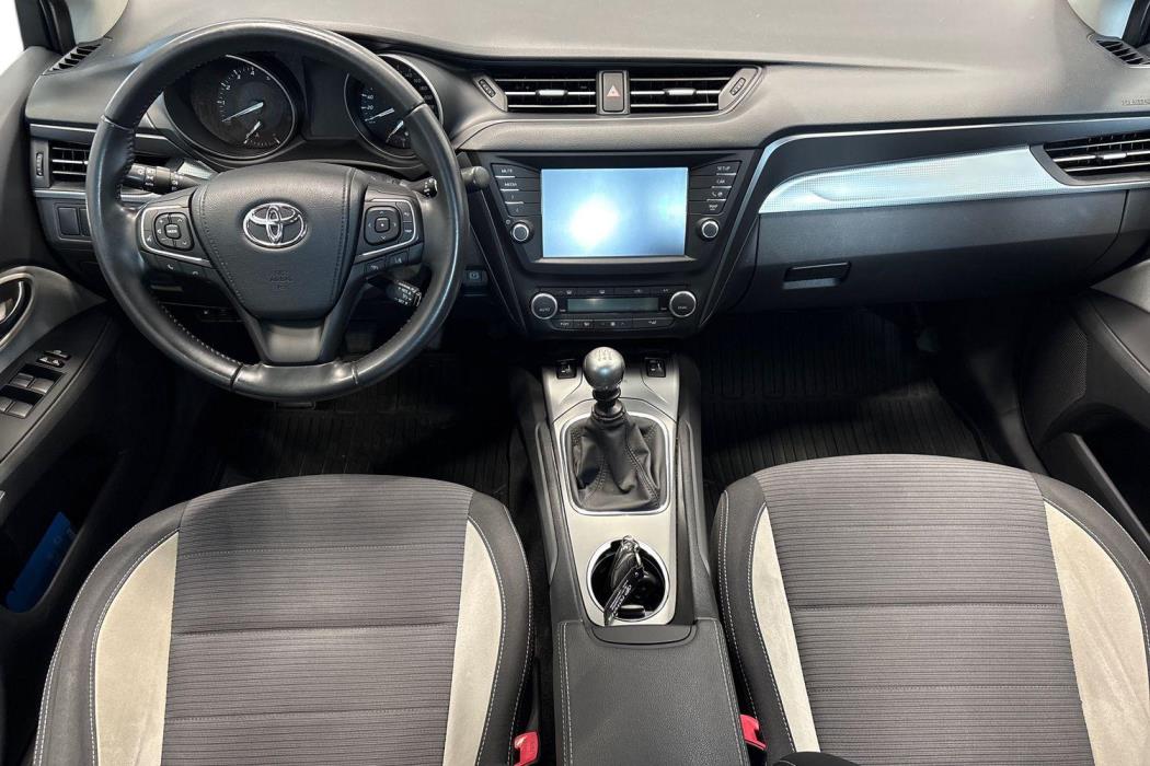 TOYOTA AVENSIS 2015