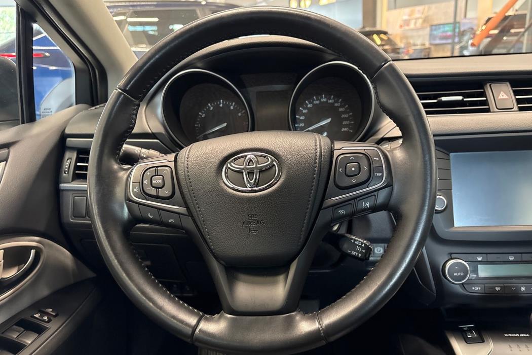 TOYOTA AVENSIS 2015