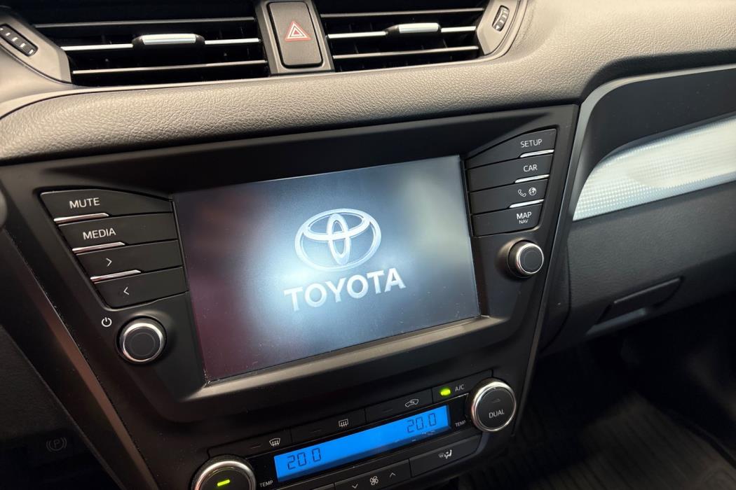 TOYOTA AVENSIS 2015