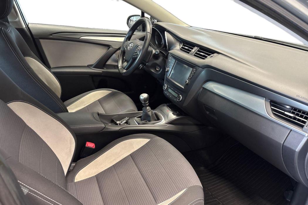 TOYOTA AVENSIS 2015