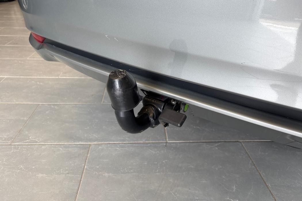 TOYOTA AVENSIS 2015