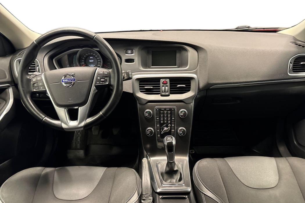 VOLVO V40 2015