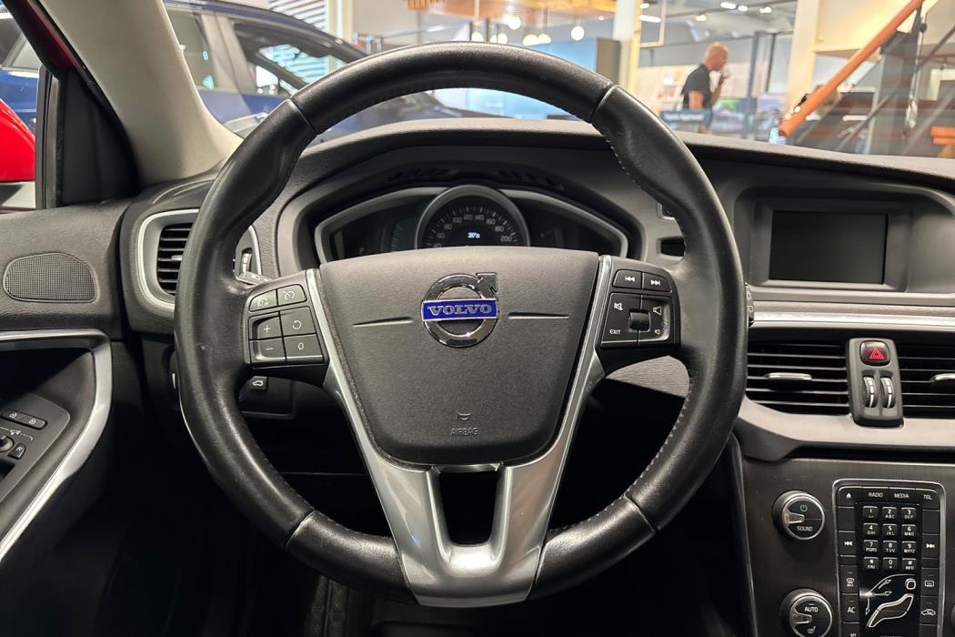 VOLVO V40 2015