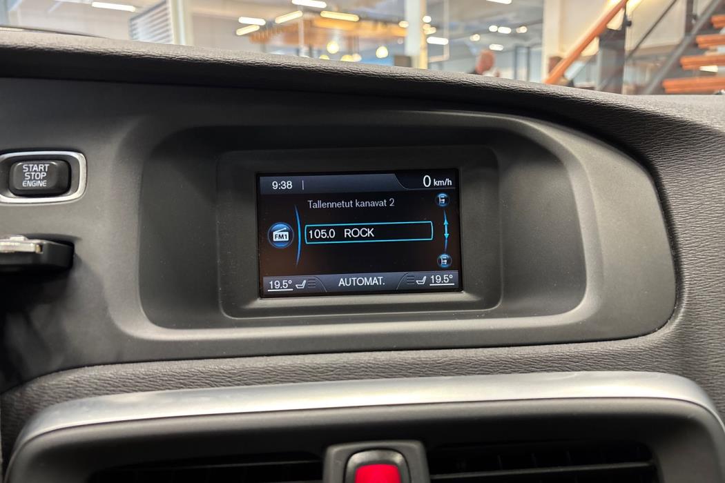 VOLVO V40 2015