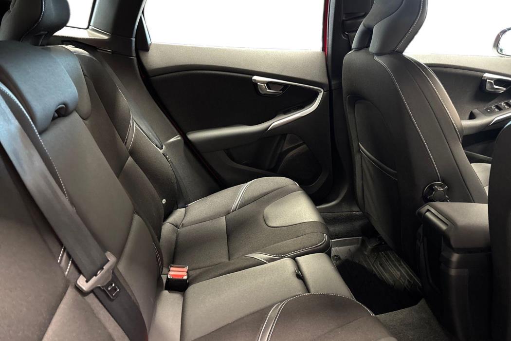 VOLVO V40 2015