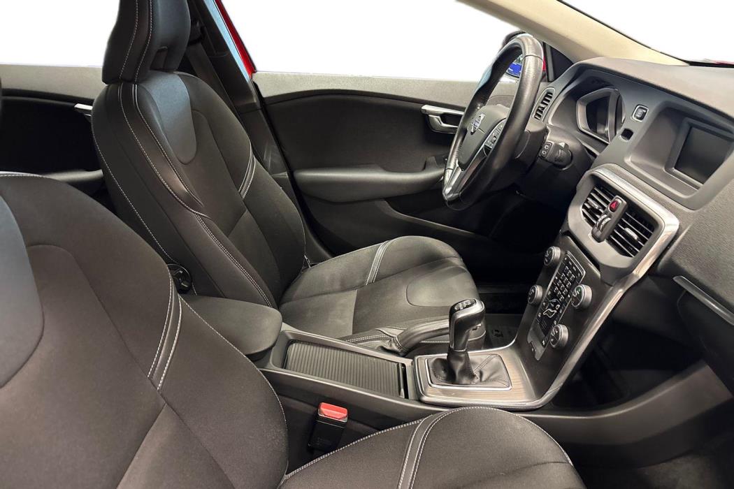 VOLVO V40 2015