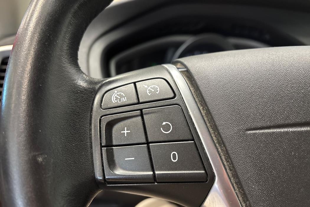 VOLVO V40 2015