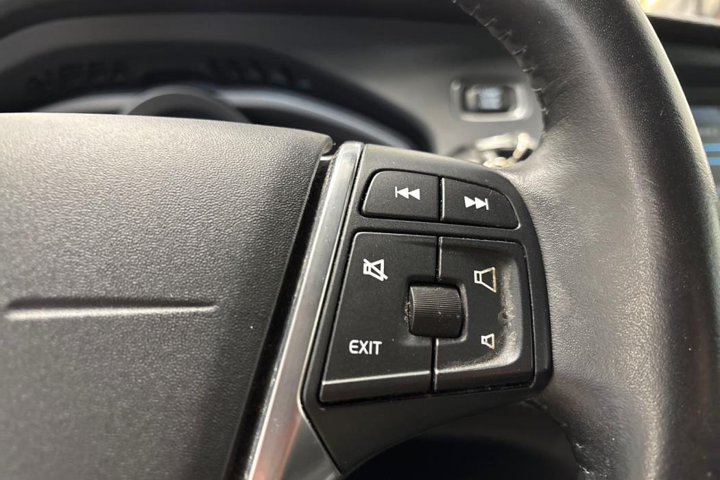 VOLVO V40 2015