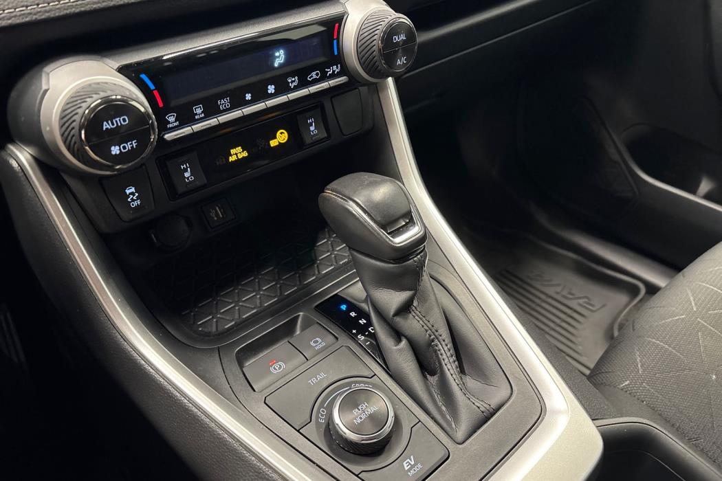 TOYOTA RAV4 2024