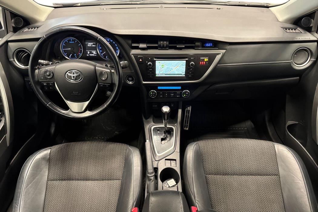 TOYOTA AURIS 2015