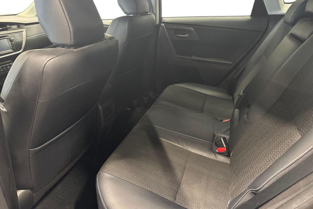 TOYOTA AURIS 2015