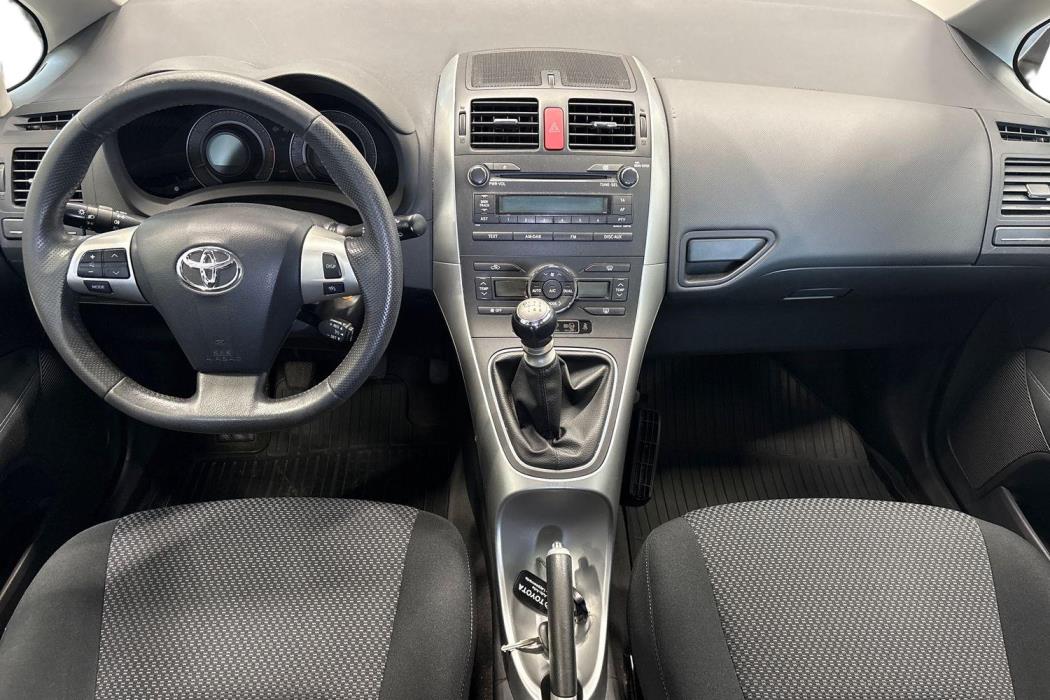 TOYOTA AURIS 2011