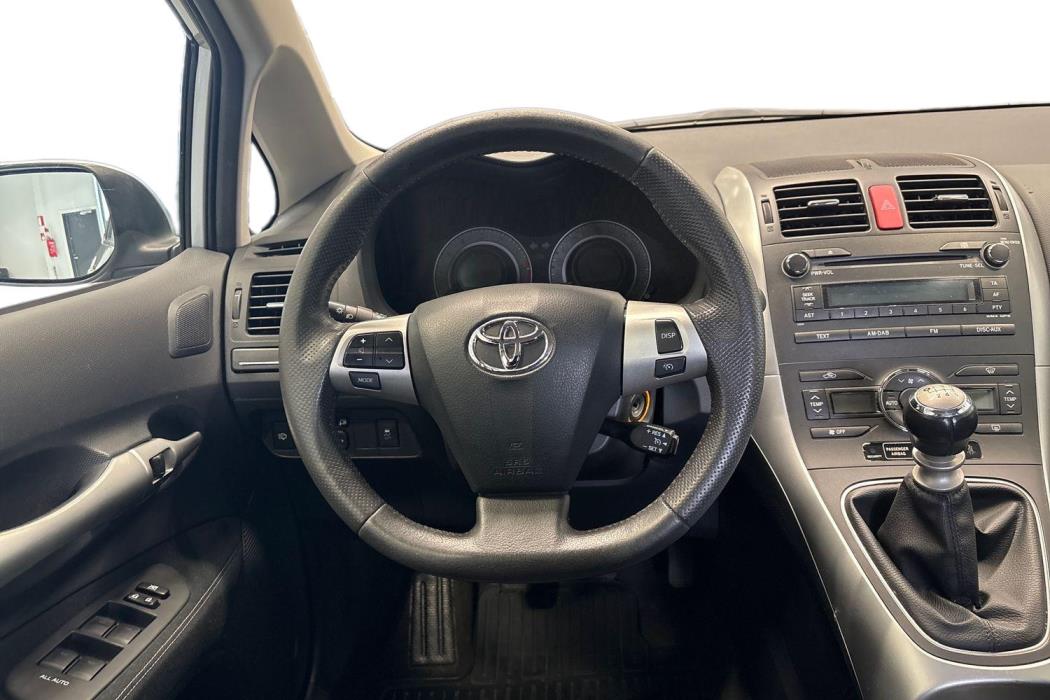 TOYOTA AURIS 2011