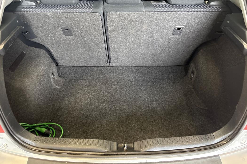 TOYOTA AURIS 2011