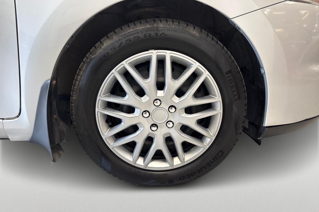 TOYOTA AURIS 2011