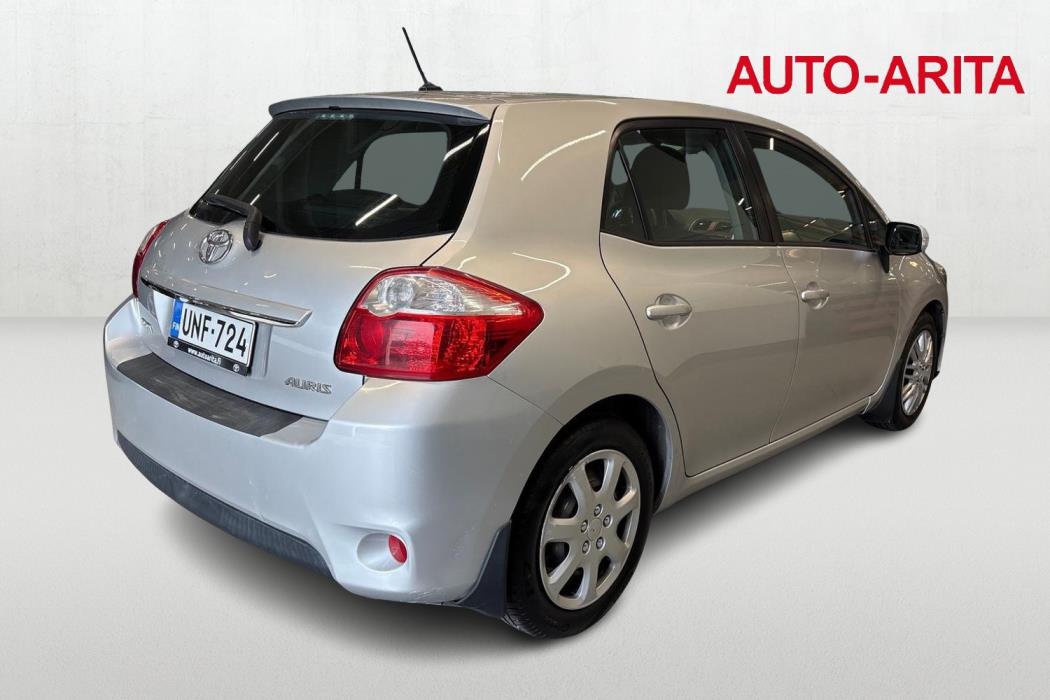 TOYOTA AURIS 2011