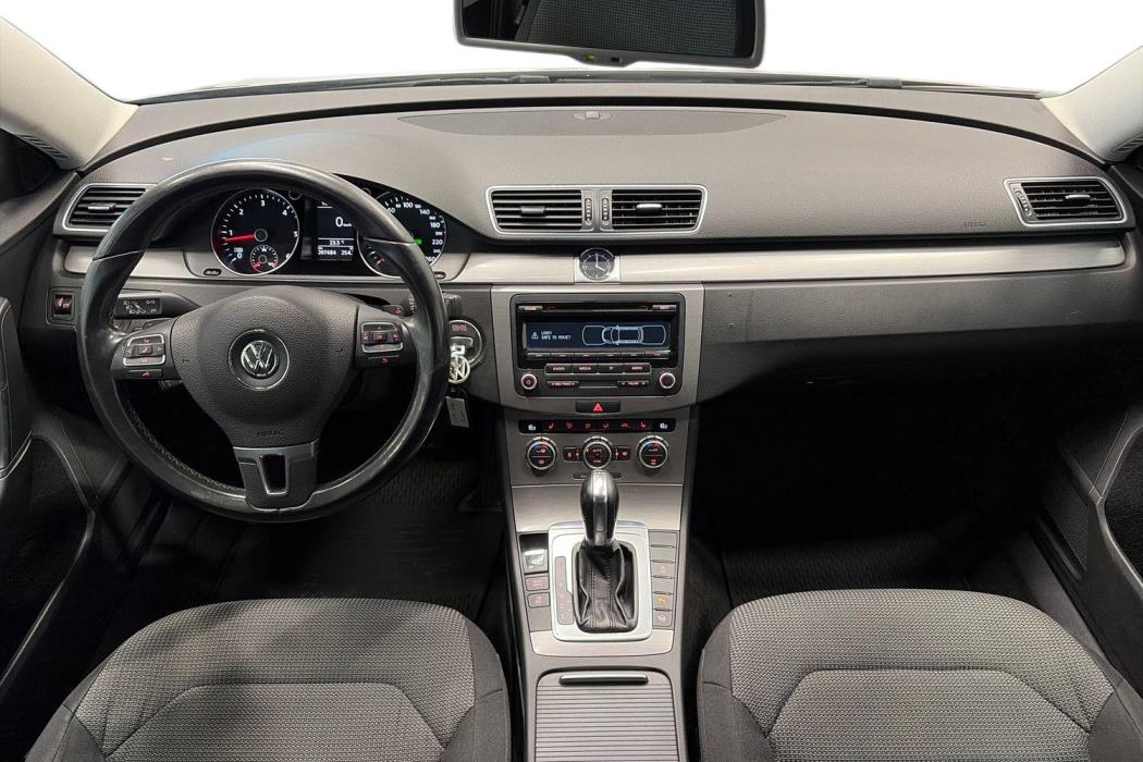 VOLKSWAGEN PASSAT 2012