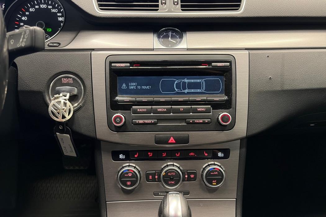 VOLKSWAGEN PASSAT 2012