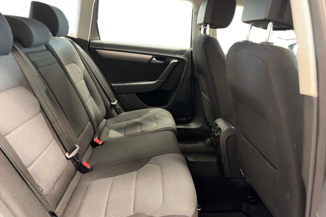 VOLKSWAGEN PASSAT 2012