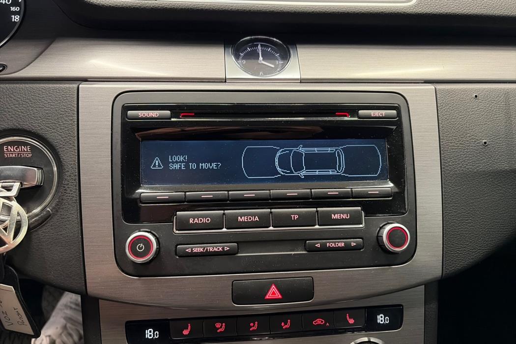 VOLKSWAGEN PASSAT 2012