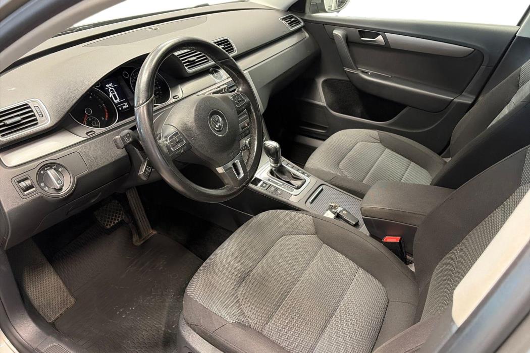 VOLKSWAGEN PASSAT 2012