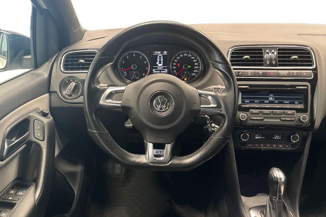 VOLKSWAGEN POLO 2013