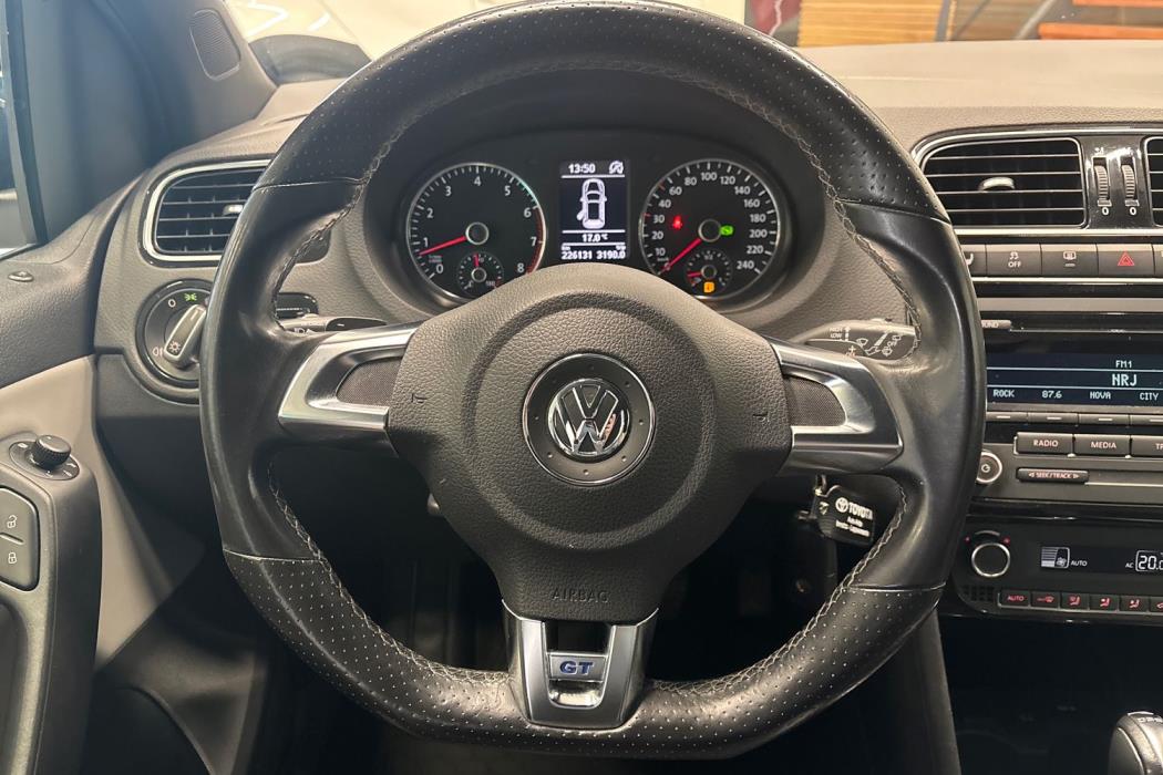 VOLKSWAGEN POLO 2013