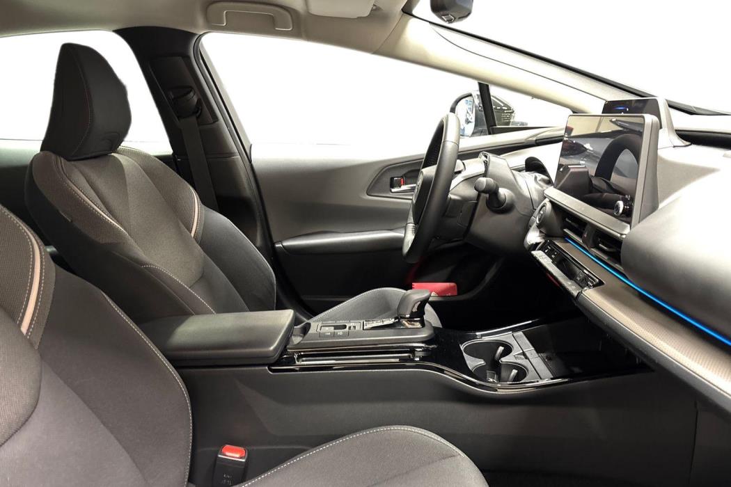 Toyota Prius Plug-in 2024