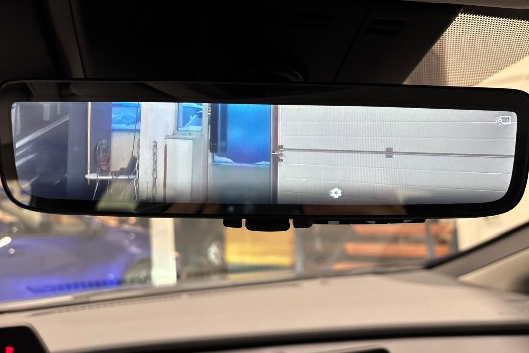 Toyota Prius Plug-in 2024