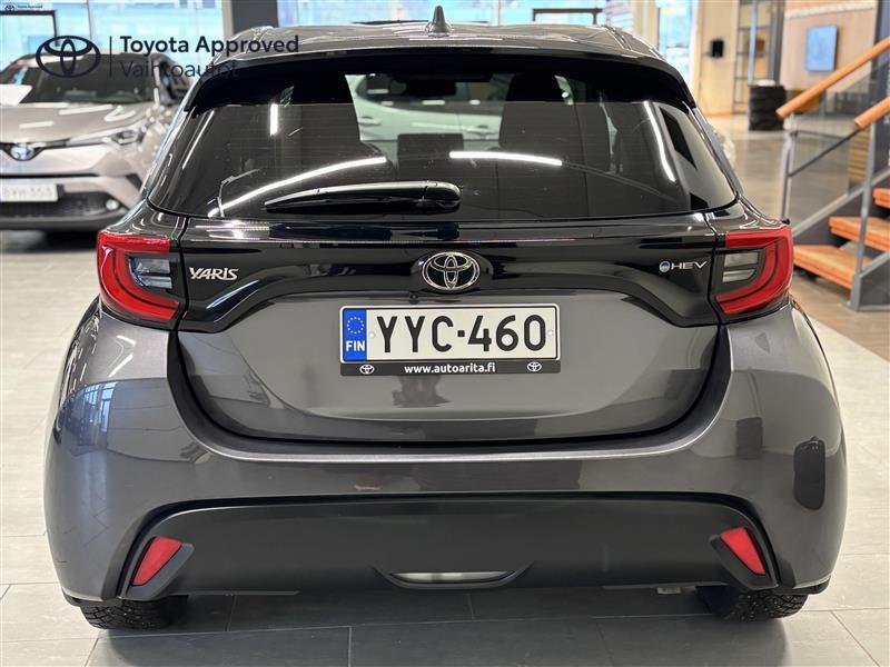 TOYOTA YARIS 2024