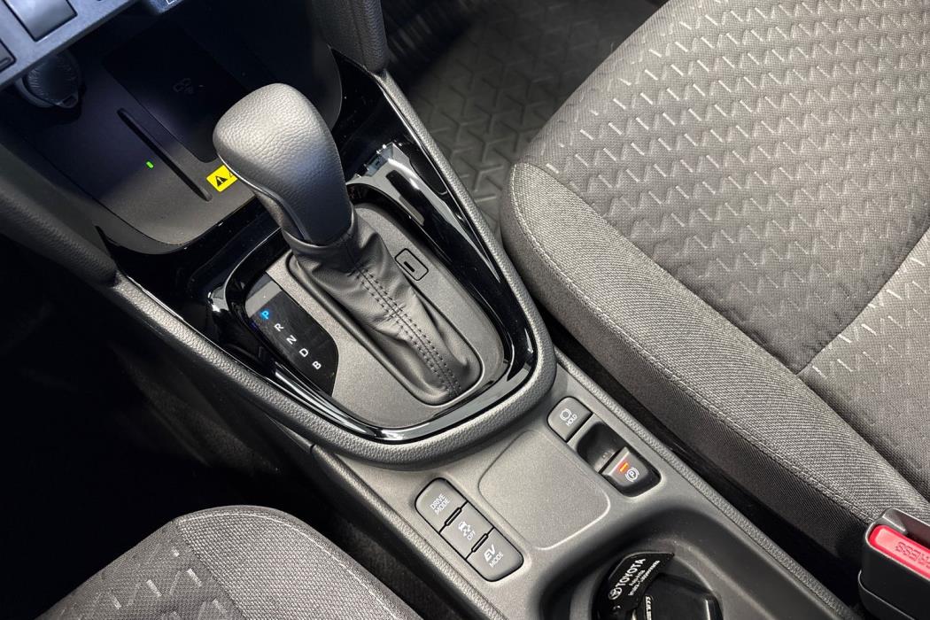 TOYOTA Yaris Cross 2025