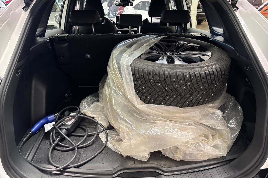 Toyota RAV4 Plug-in 2025