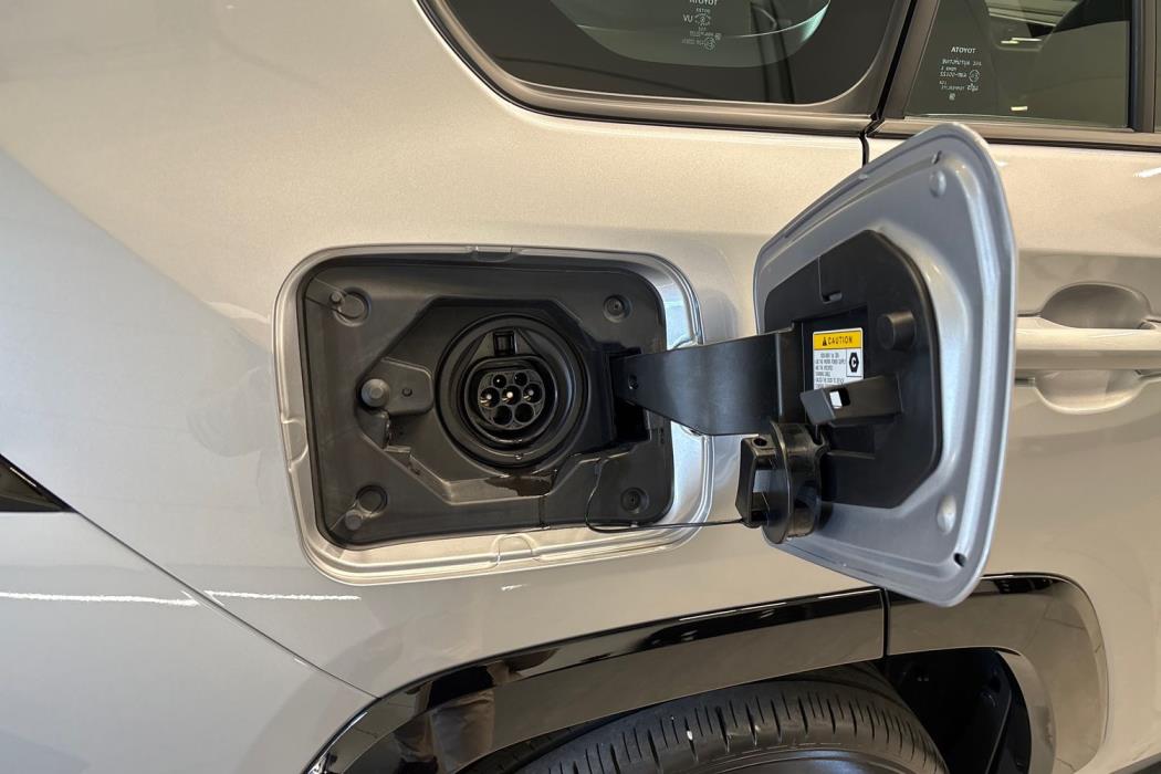Toyota RAV4 Plug-in 2025