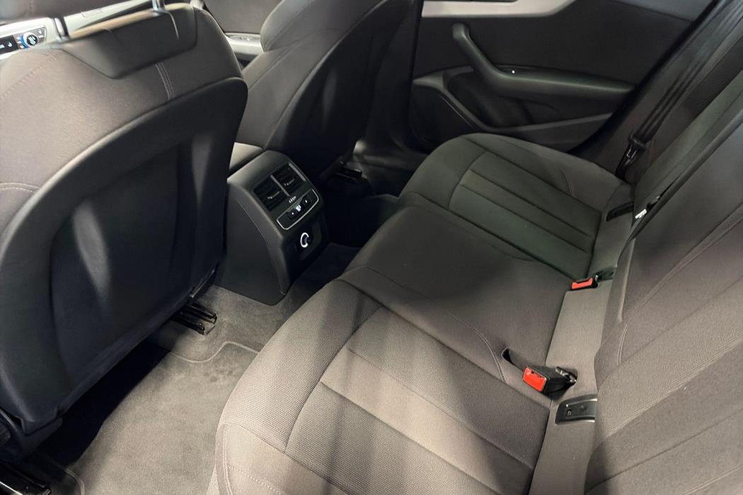 AUDI A4 2017