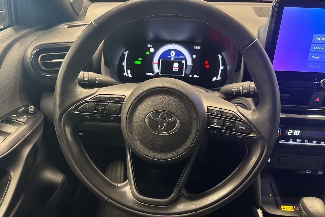 TOYOTA Yaris Cross 2025