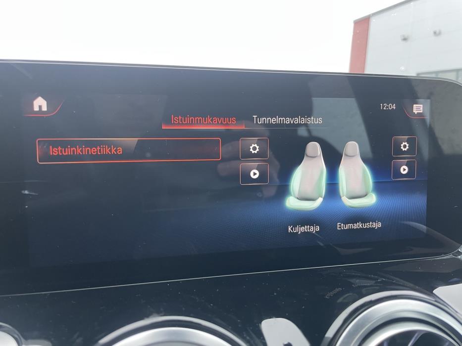 MERCEDES-BENZ EQB 2022