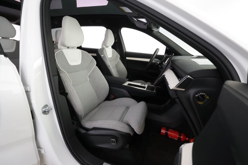 VOLVO EX90 2025