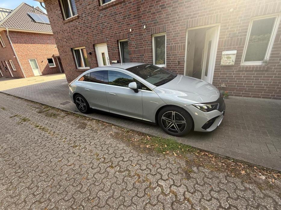MERCEDES-BENZ EQE 2024