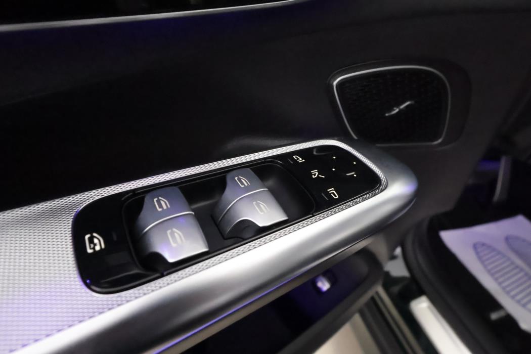 MERCEDES-BENZ EQE SUV 2025