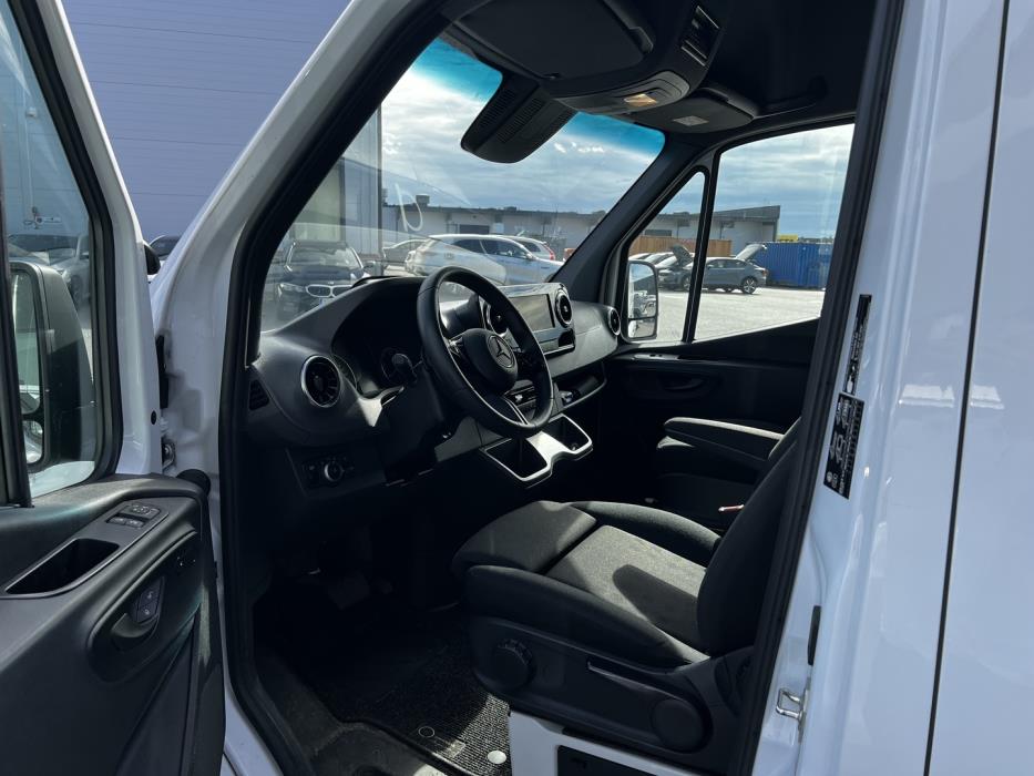 MERCEDES-BENZ SPRINTER 2025